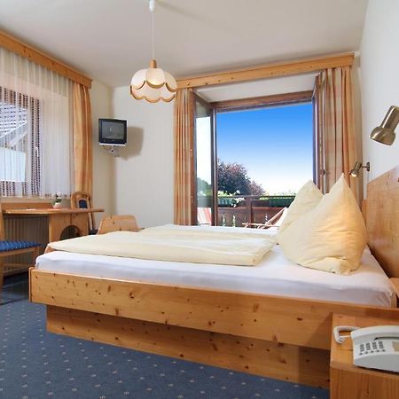 Hotel Hubertushof Latschach ober dem Faakersee Pokój zdjęcie