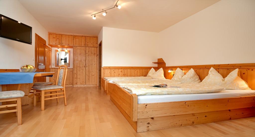 Hotel Hubertushof Latschach ober dem Faakersee Zewnętrze zdjęcie