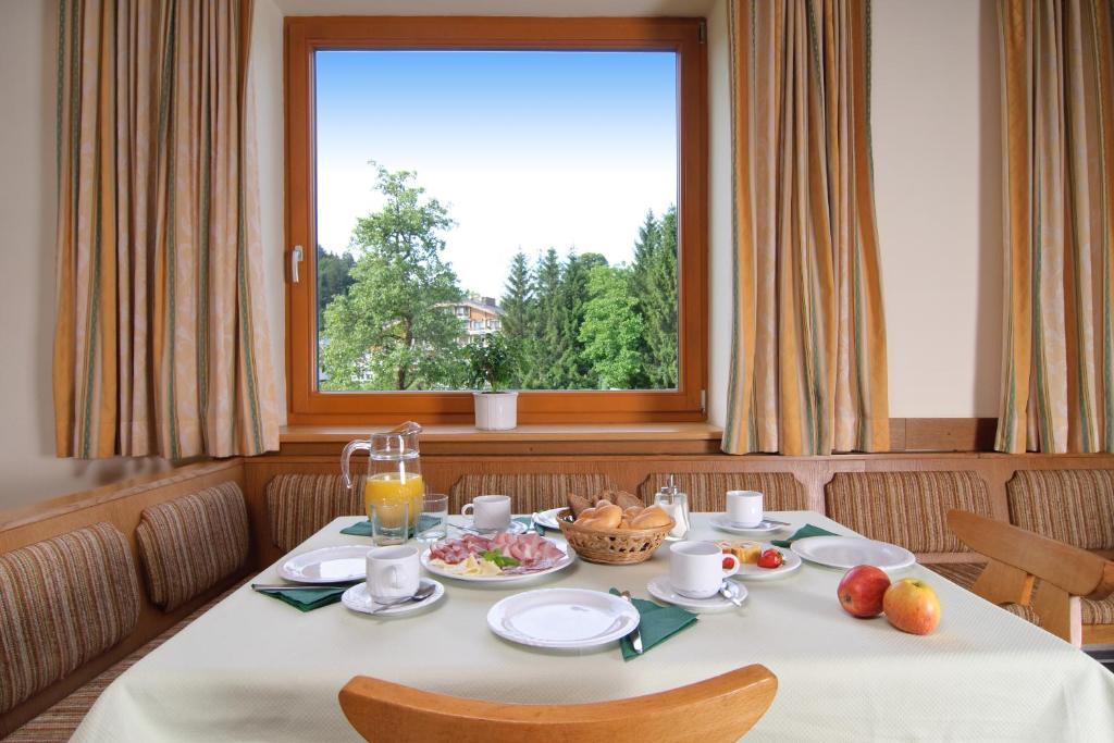 Hotel Hubertushof Latschach ober dem Faakersee Pokój zdjęcie