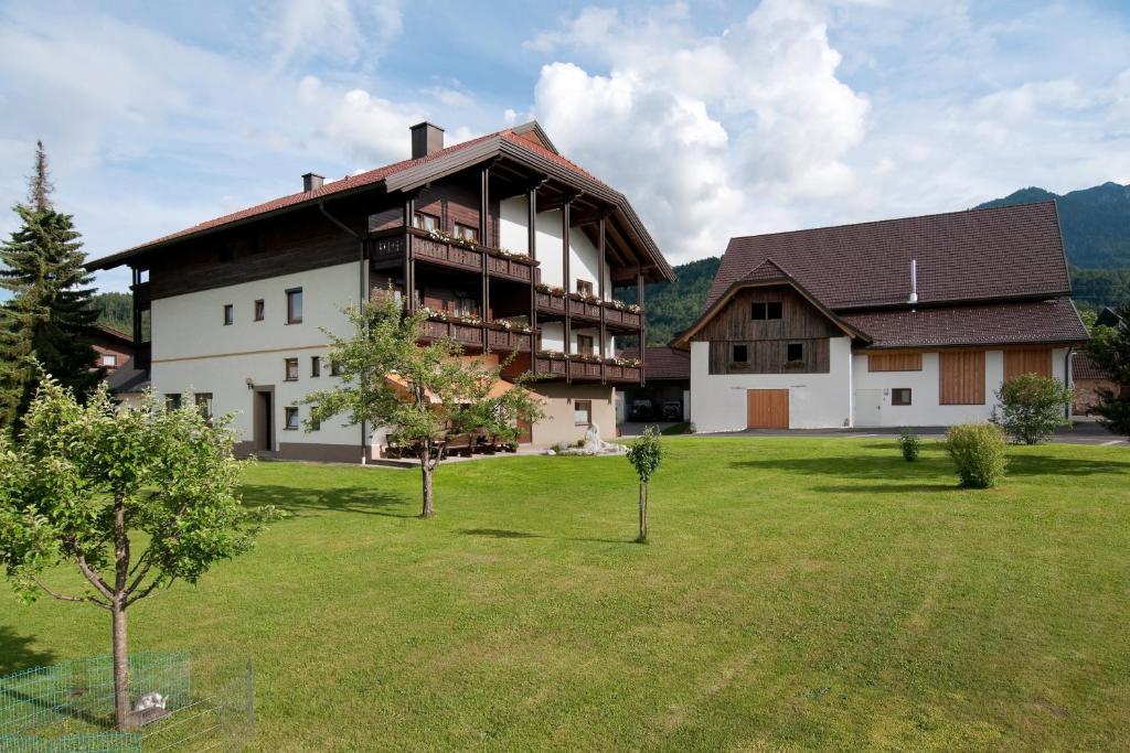 Hotel Hubertushof Latschach ober dem Faakersee Zewnętrze zdjęcie