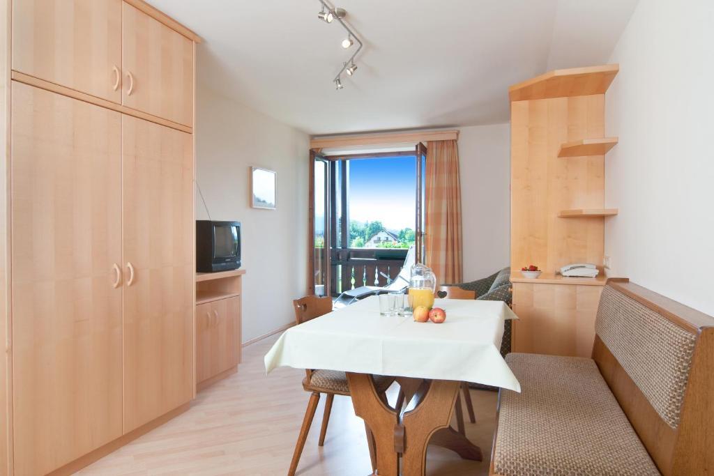 Hotel Hubertushof Latschach ober dem Faakersee Pokój zdjęcie