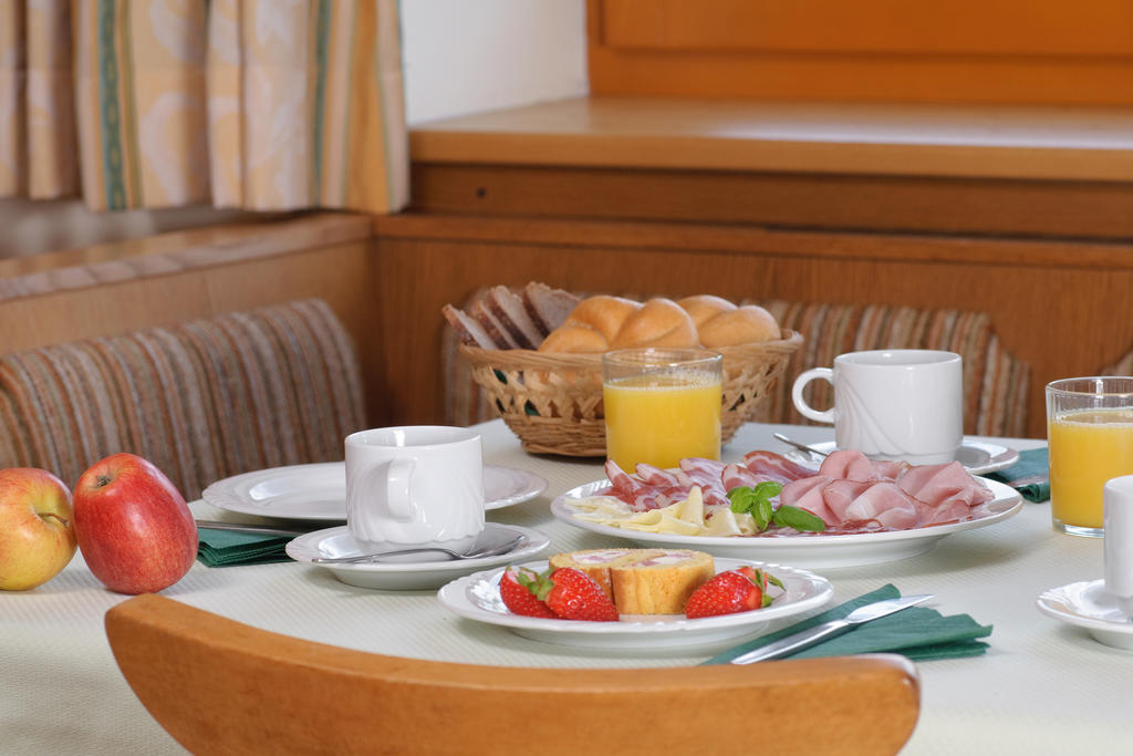 Hotel Hubertushof Latschach ober dem Faakersee Zewnętrze zdjęcie