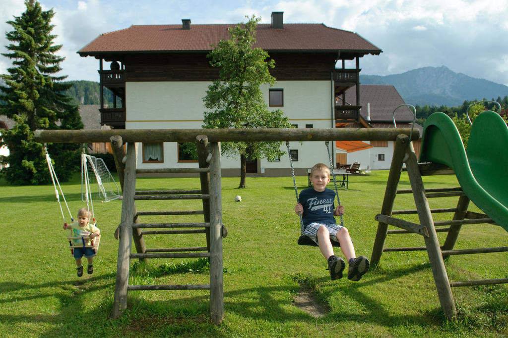 Hotel Hubertushof Latschach ober dem Faakersee Zewnętrze zdjęcie