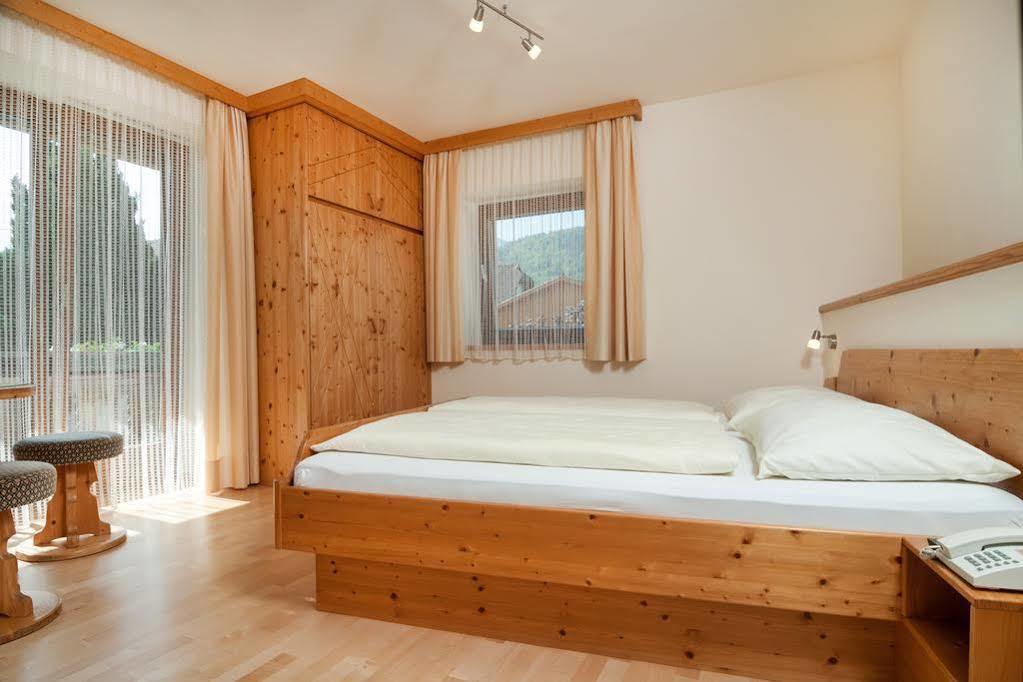Hotel Hubertushof Latschach ober dem Faakersee Zewnętrze zdjęcie