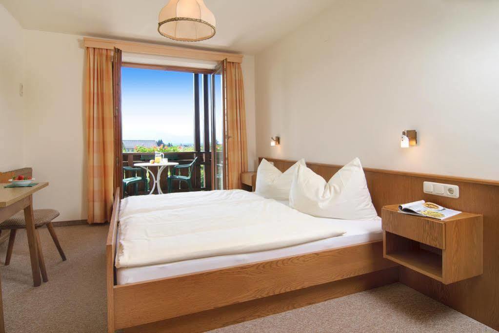 Hotel Hubertushof Latschach ober dem Faakersee Zewnętrze zdjęcie