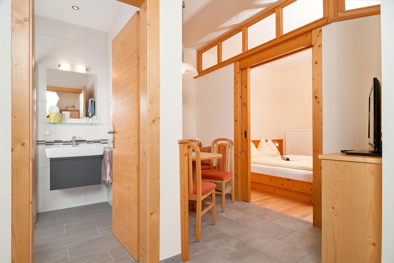 Hotel Hubertushof Latschach ober dem Faakersee Zewnętrze zdjęcie